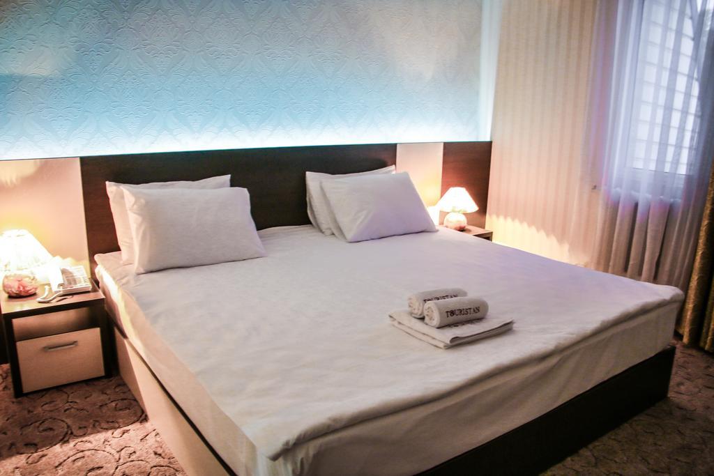 Tourasia Hotel Bishkek Room photo