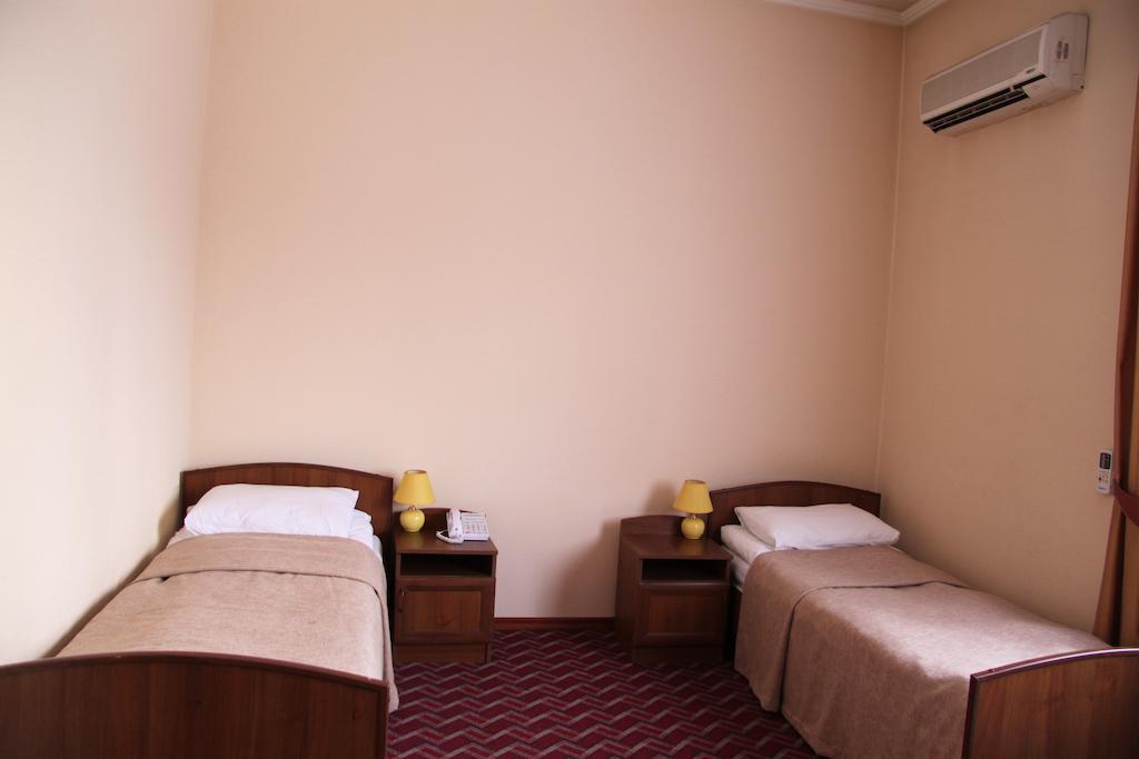 Tourasia Hotel Bishkek Room photo